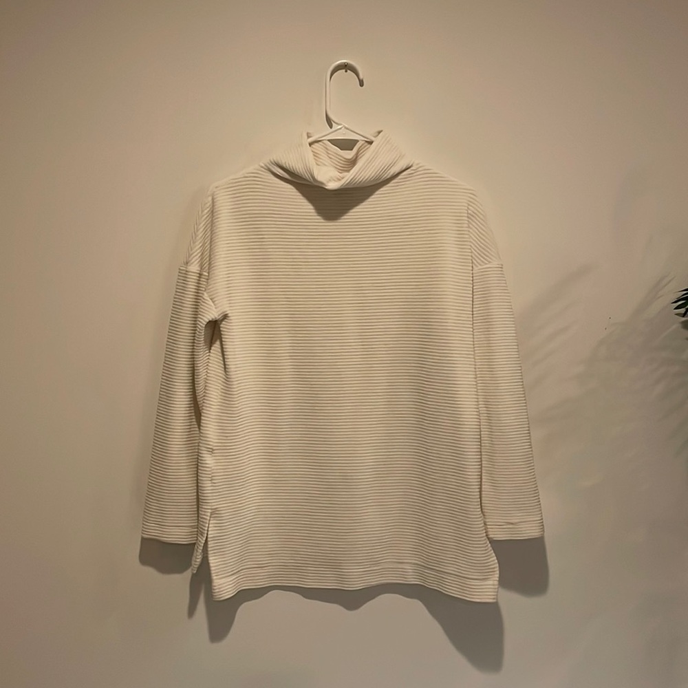 Womens White Turtle Neck Size XS